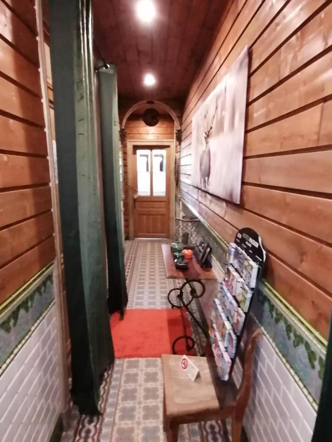 Maison D'Hote Les Notes Endormie Chambre Secrete Berzee Bagian luar foto