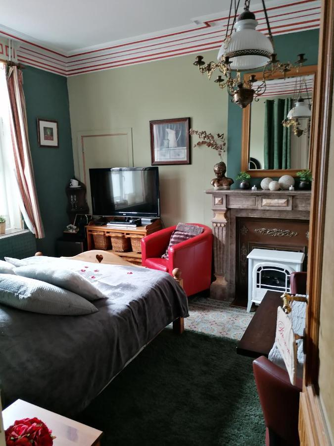 Maison D'Hote Les Notes Endormie Chambre Secrete Berzee Bagian luar foto