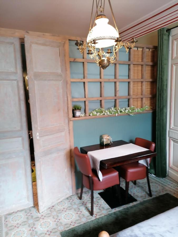 Maison D'Hote Les Notes Endormie Chambre Secrete Berzee Bagian luar foto
