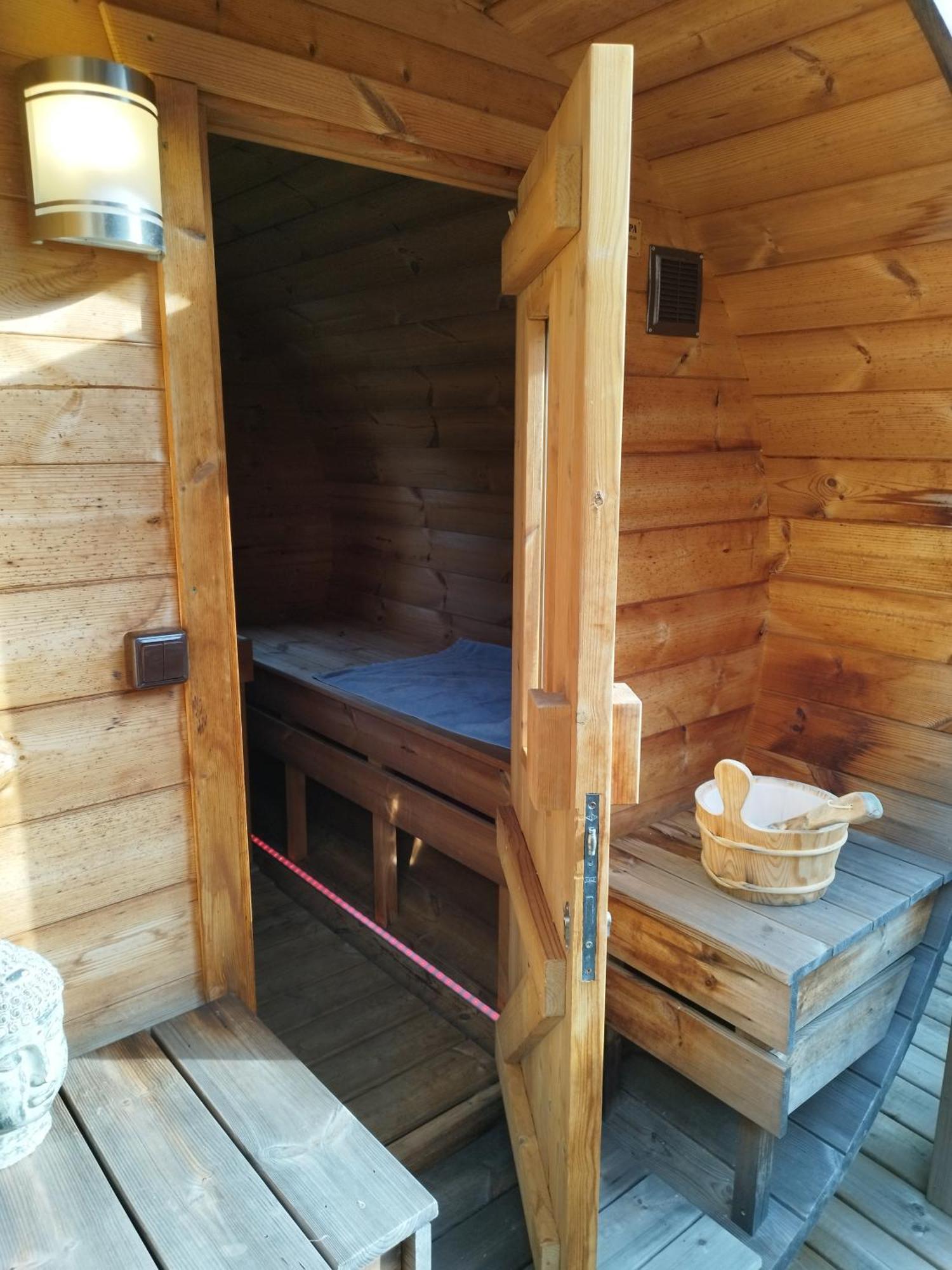 Maison D'Hote Les Notes Endormie Chambre Secrete Berzee Bagian luar foto