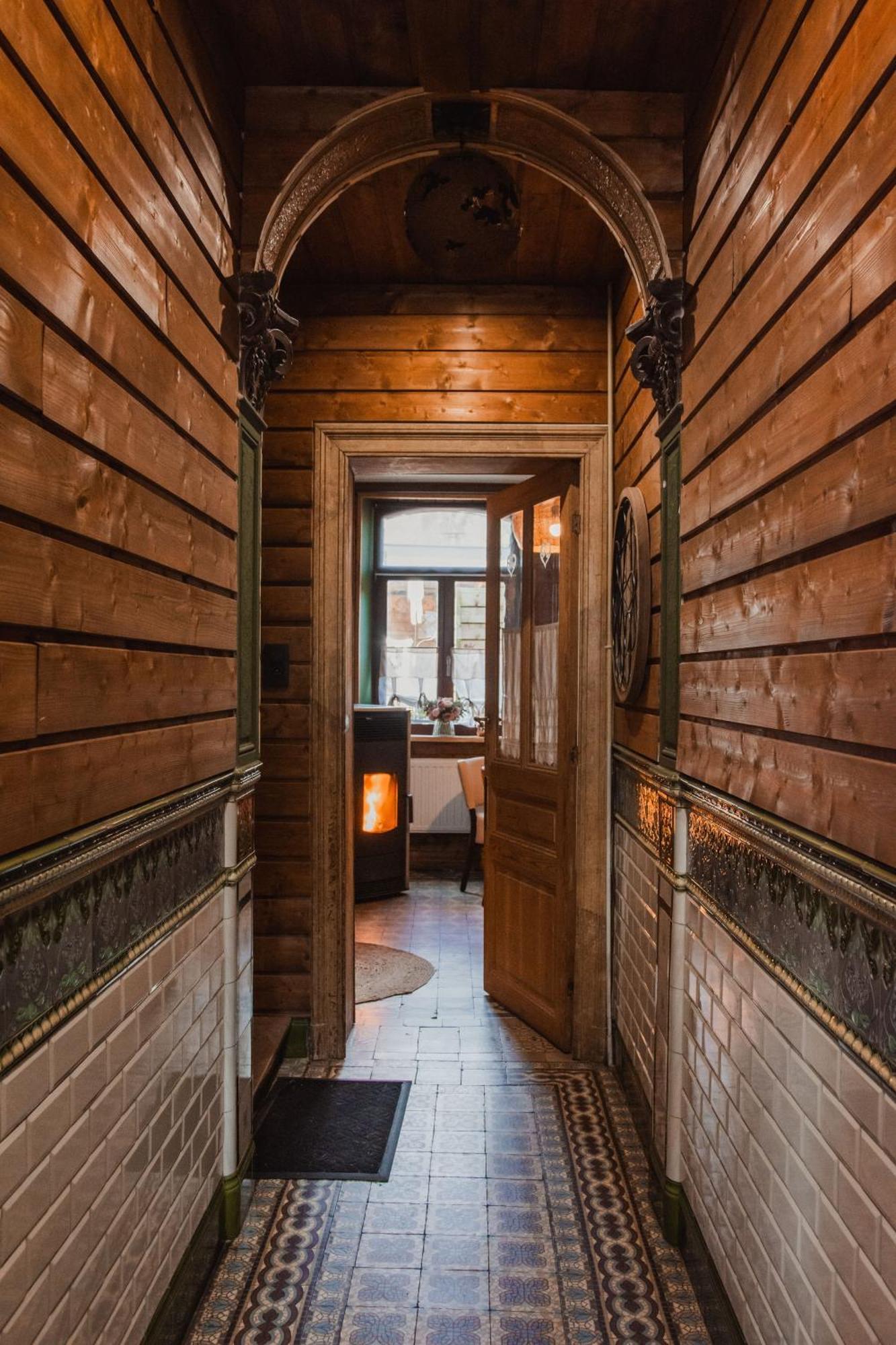 Maison D'Hote Les Notes Endormie Chambre Secrete Berzee Bagian luar foto
