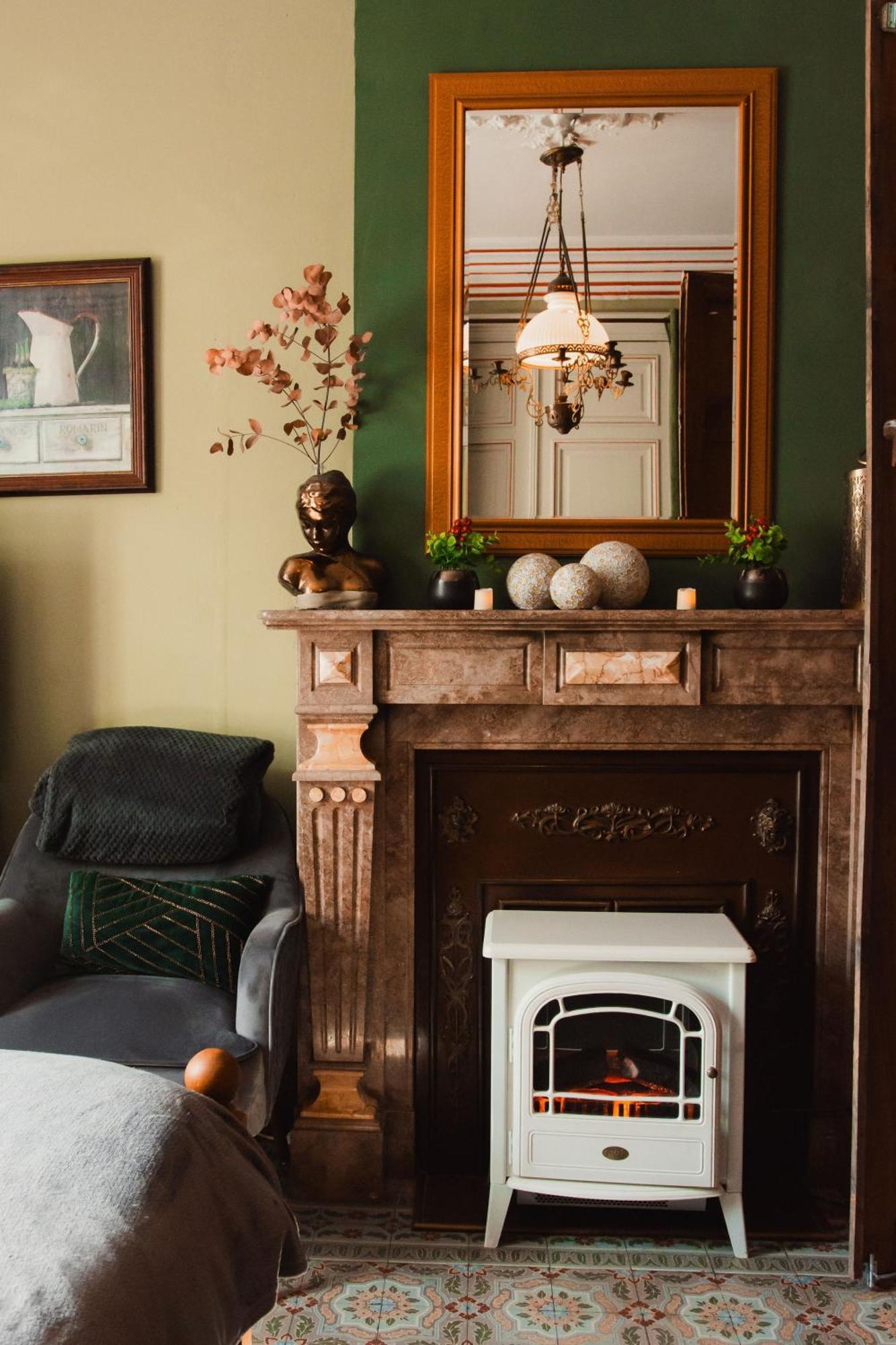 Maison D'Hote Les Notes Endormie Chambre Secrete Berzee Bagian luar foto