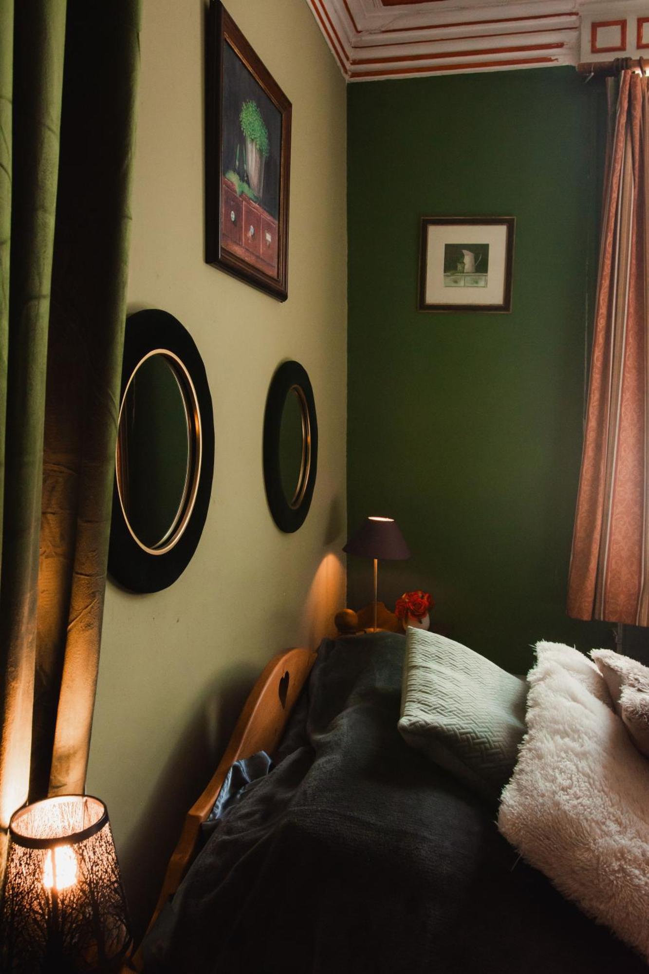 Maison D'Hote Les Notes Endormie Chambre Secrete Berzee Bagian luar foto