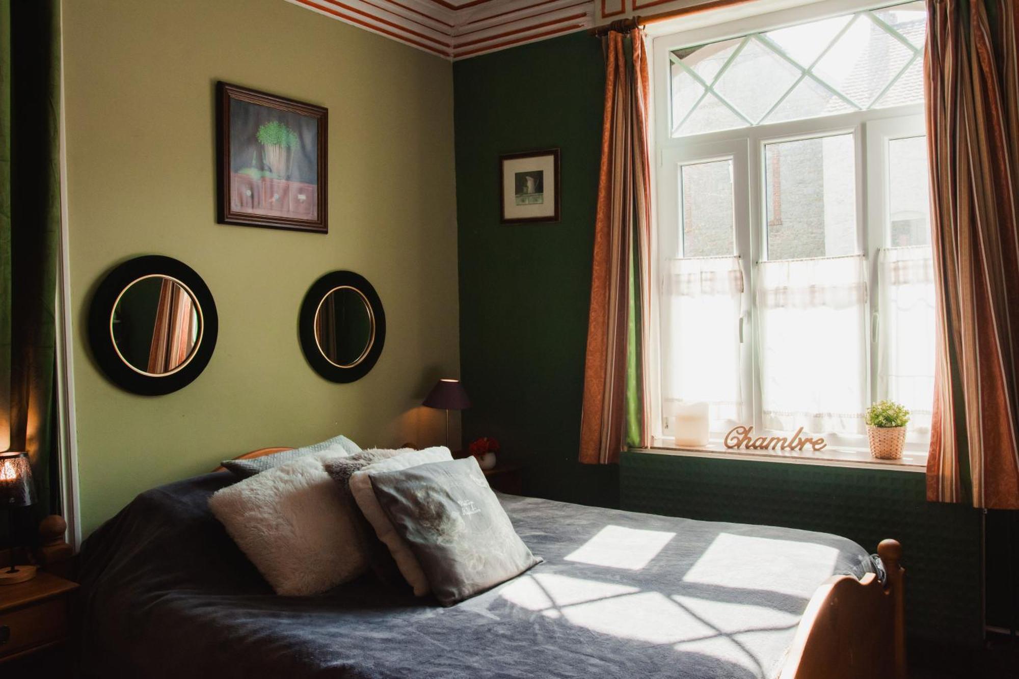 Maison D'Hote Les Notes Endormie Chambre Secrete Berzee Bagian luar foto